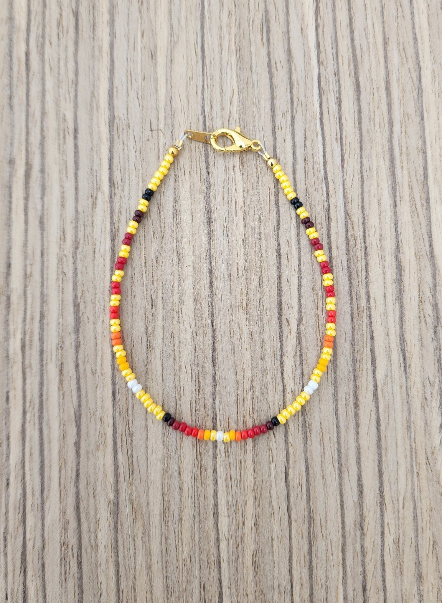 AA - 08 Beautiful Beaded Bracelet. - Twiss Gallery